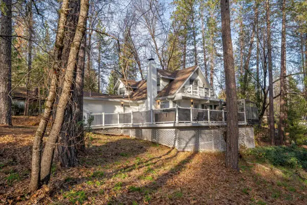 20697 Nosoni Court, Lakehead, CA 96051