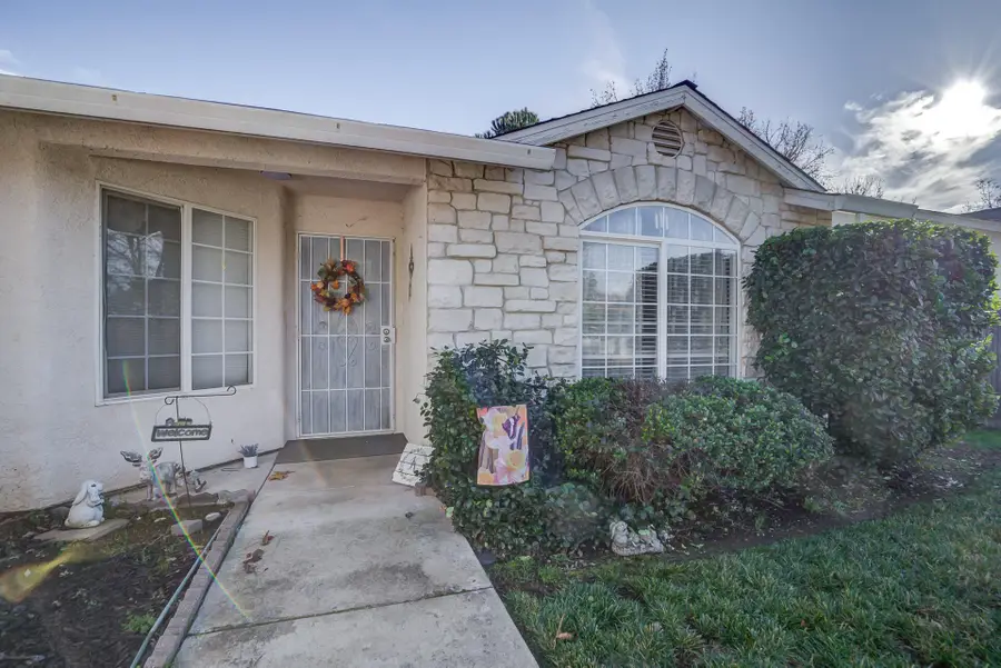 866 Fountain Circle, Redding, CA 96003 - Image #2