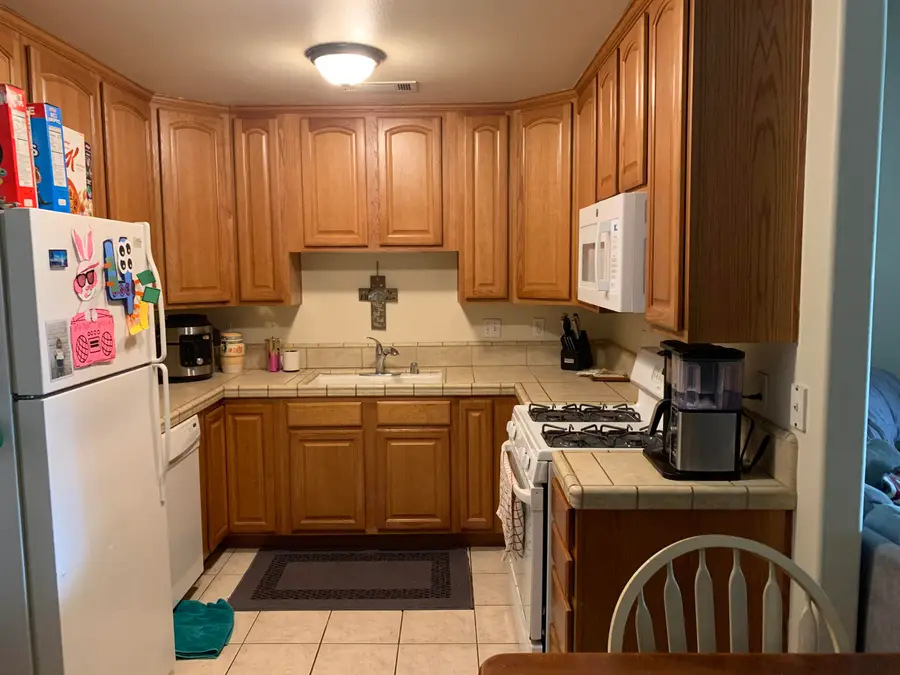 633 Marijean Way, Redding, CA 96003 - Image #2