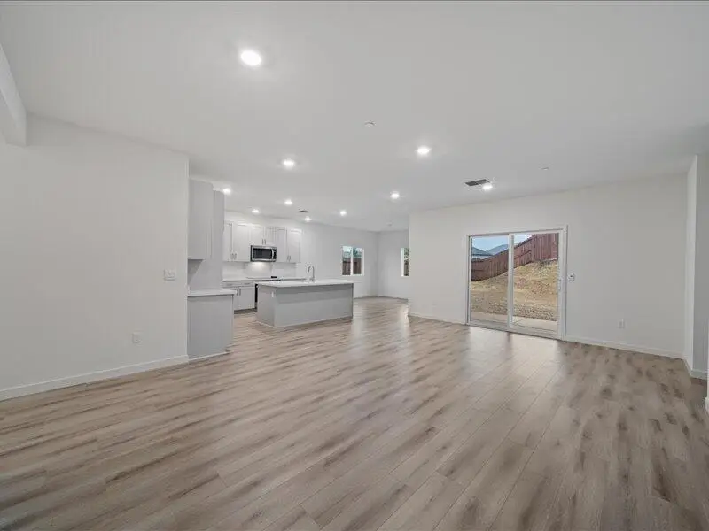 876 Wind Cove Place, Redding, CA 96001 - Image #3