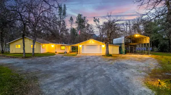 13693 Kitty Hawk Lane, Redding, CA 96003