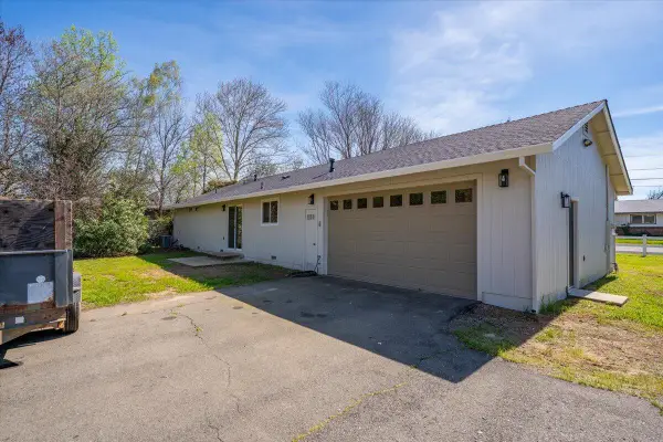 20250 Demac Drive, Redding, CA 96002