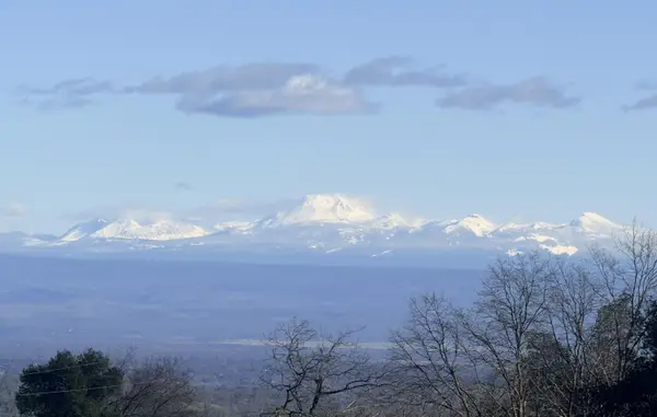 15333 Mountain Shadows Drive, Redding, CA 96001