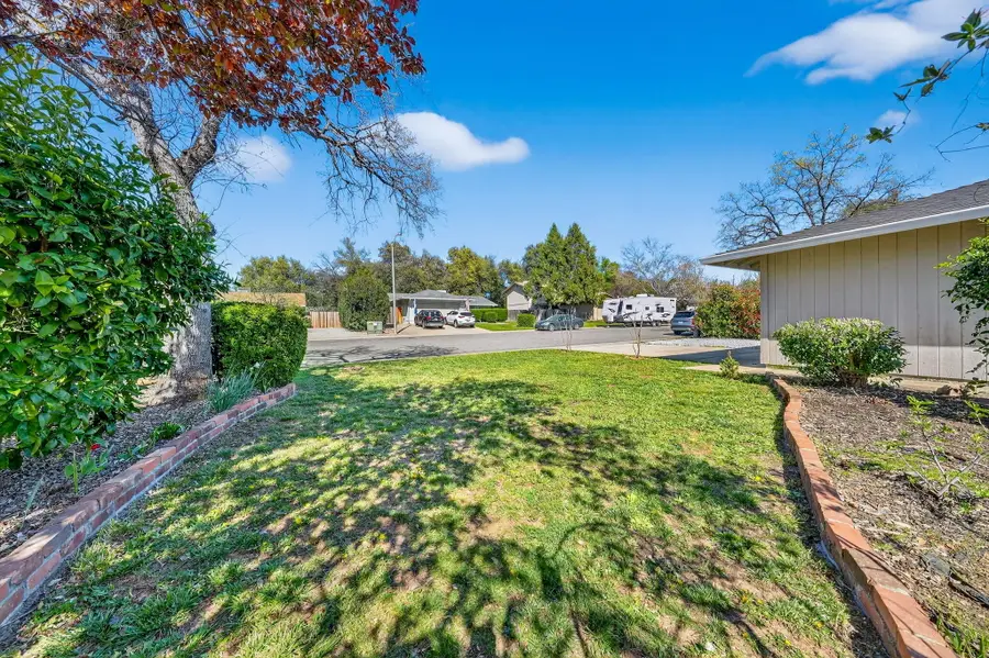 953 Oakmont Drive, Redding, CA 96003 - #3