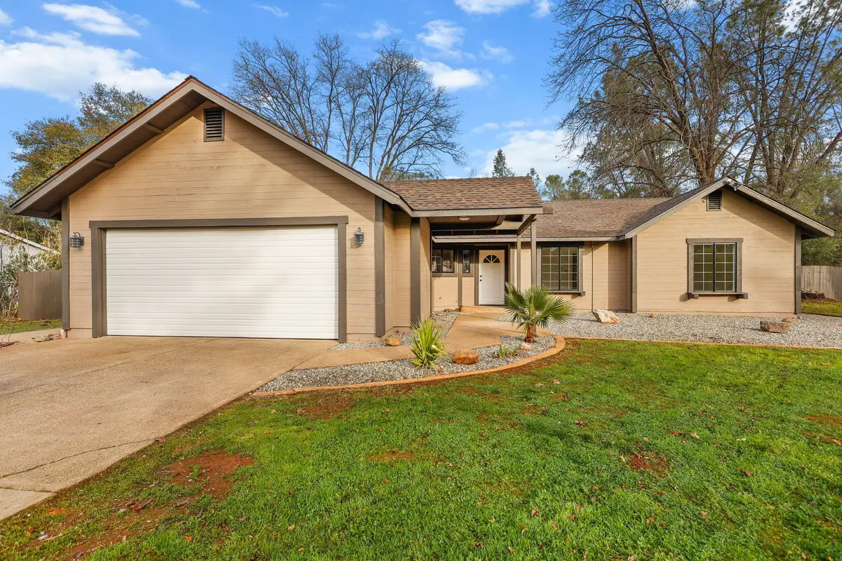 19760 Paso Robles Avenue, Redding, CA 96003 - Image #1