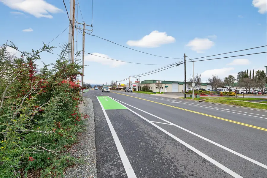 2681 Hartnell Avenue, Redding, CA 96002 - #3