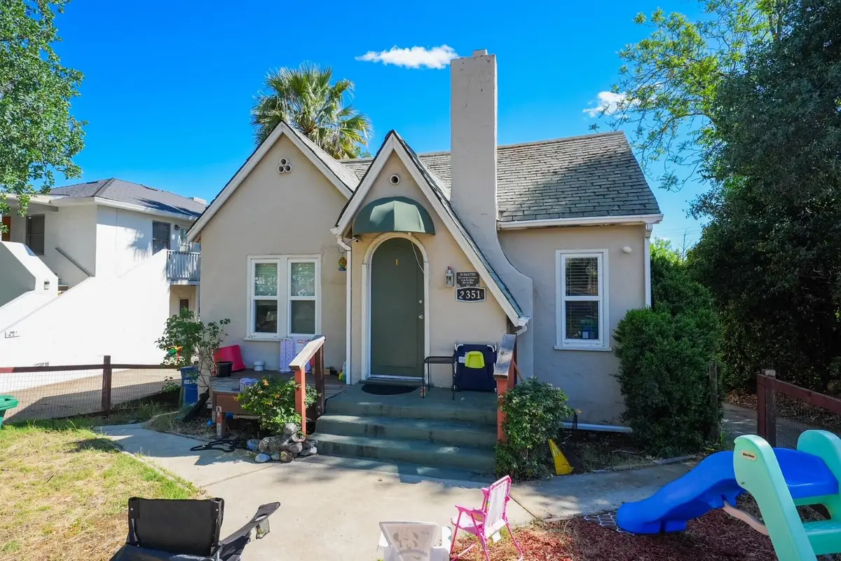 2351 Eureka Way, Redding, CA 96001 - #1