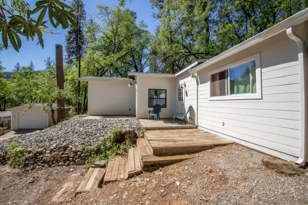 19692 Shasta Drive, Lakehead, CA 96051