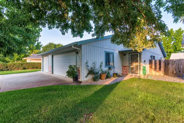 2843 Red Bud Lane, Anderson, CA 96007