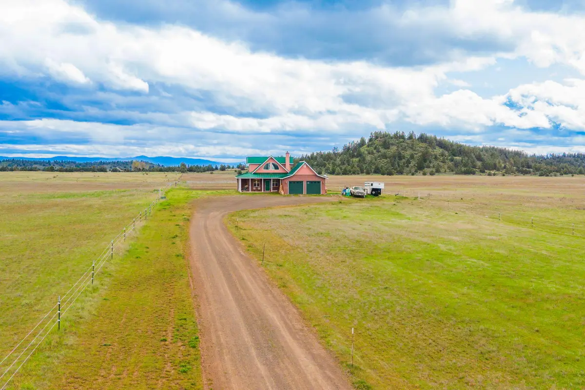 1733 Co Rd 90, Lookout, CA 96054 - #1