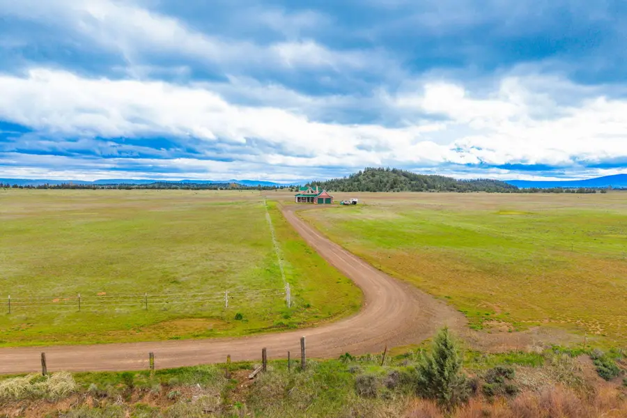 1733 Co Rd 90, Lookout, CA 96054 - #2