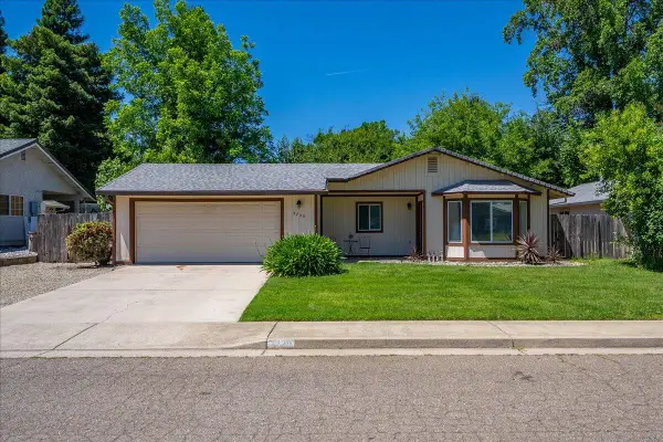 2720 Sandstone Drive, Anderson, CA 96007