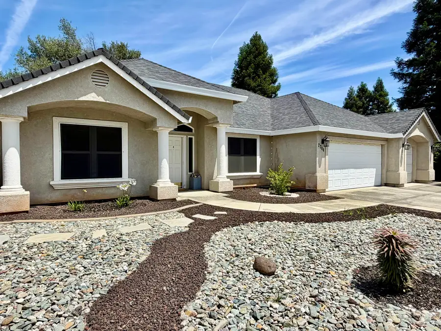 2704 Western Oak Drive, Redding, CA 96002 - #2