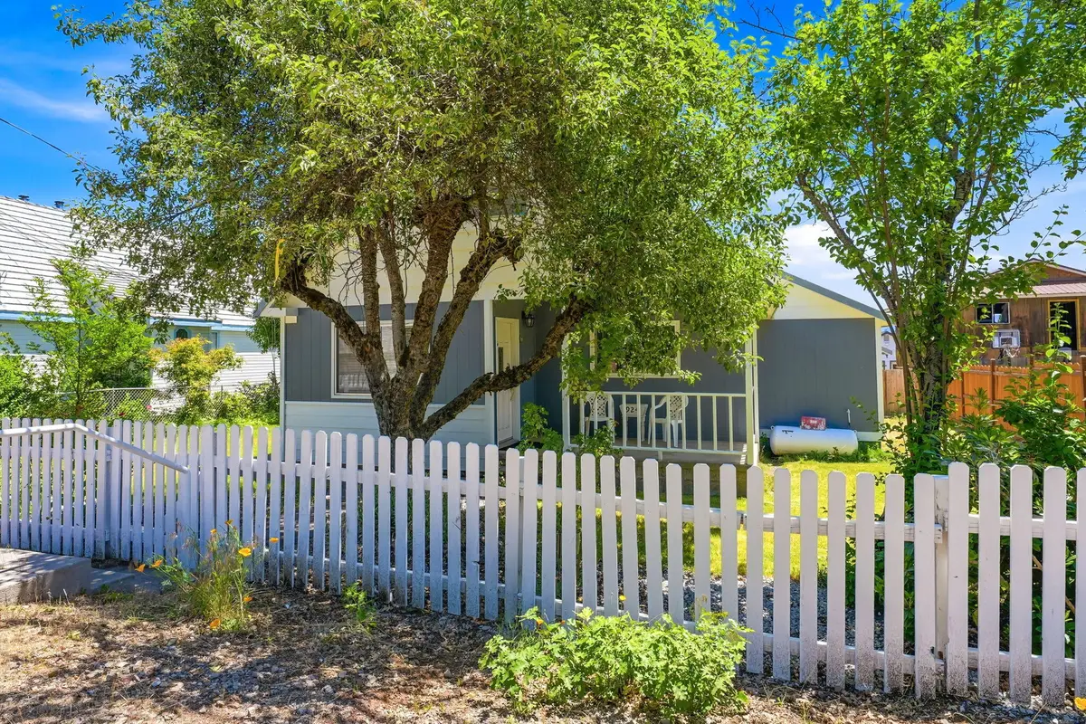 924 Oak Street, McCloud, CA 96057 - #1