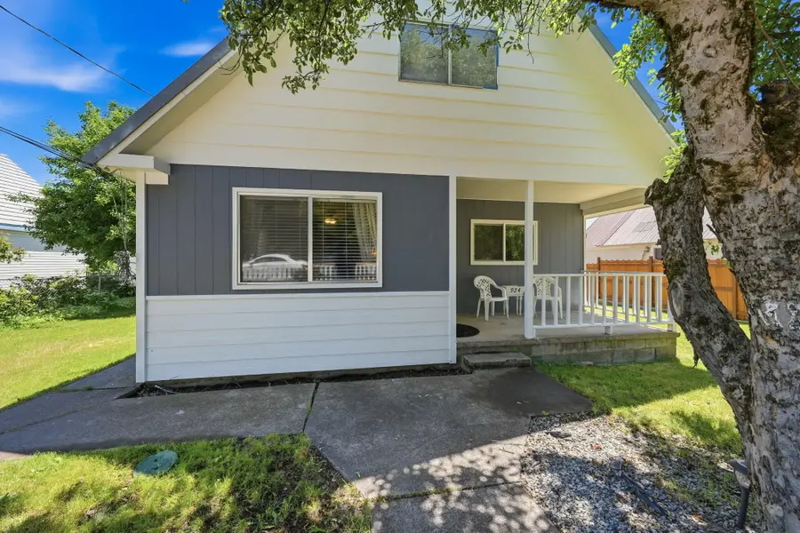 924 Oak Street, McCloud, CA 96057 - #3