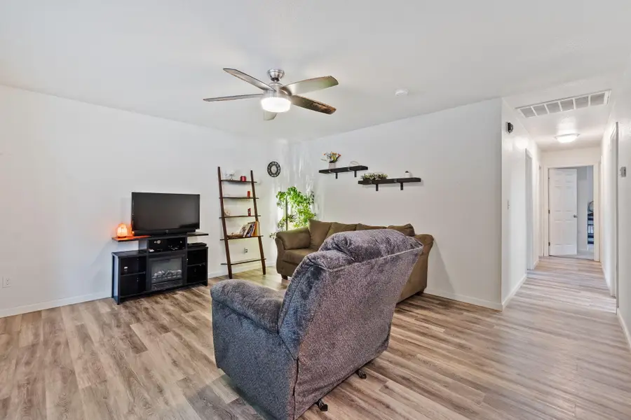 1289 Hemlock Avenue, Anderson, CA 96007 - #3