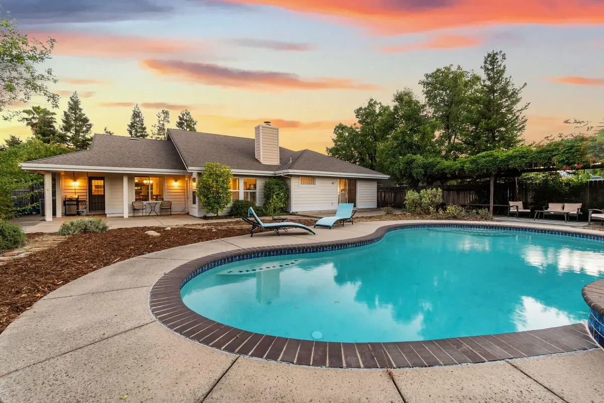 1864 Kingswood Way, Redding, CA 96003 - #1