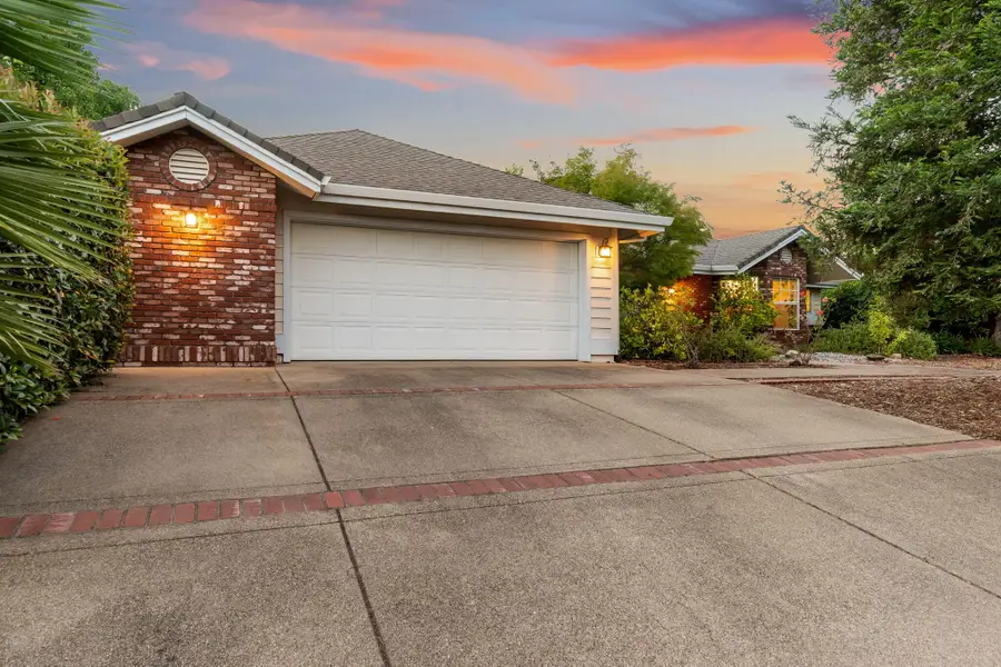 1864 Kingswood Way, Redding, CA 96003 - #2