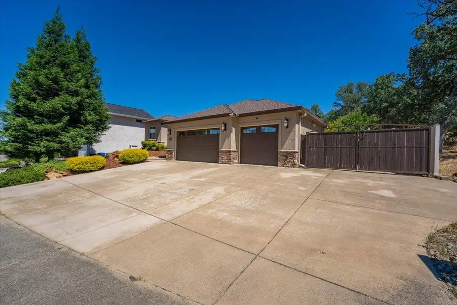 5697 Constitution Way, Redding, CA 96003 - #2