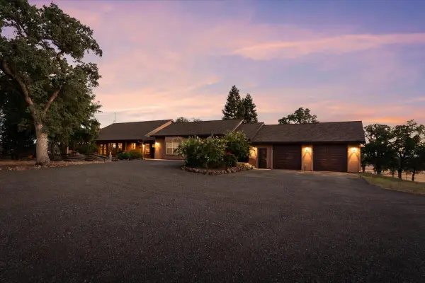 4905 Parkville Road, Anderson, CA 96007