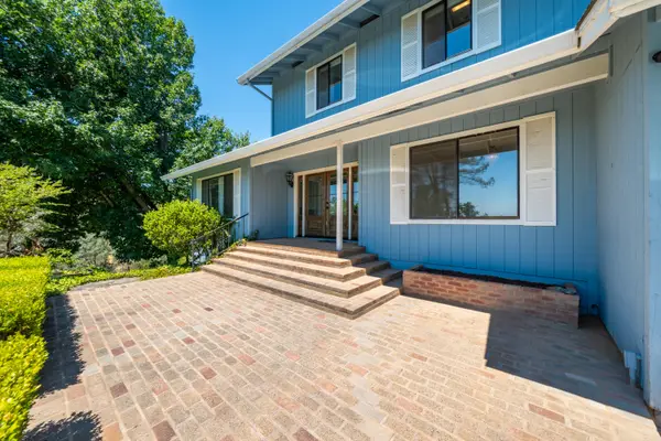 15046 Vista Knolls Drive, Redding, CA 96001