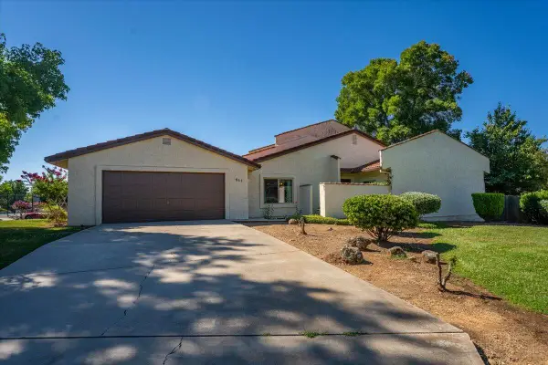 811 Tanglewood Drive, Redding, CA 96003