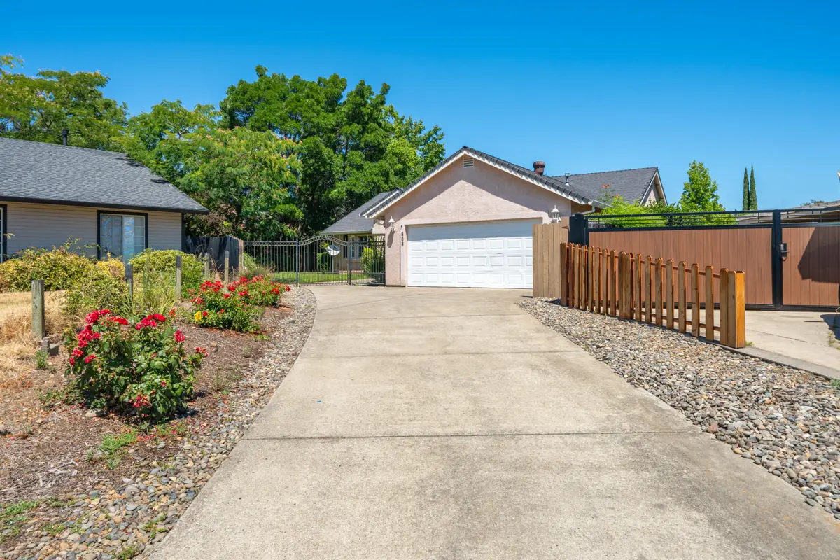 608 Saint Thomas Parkway, Redding, CA 96003 - #1