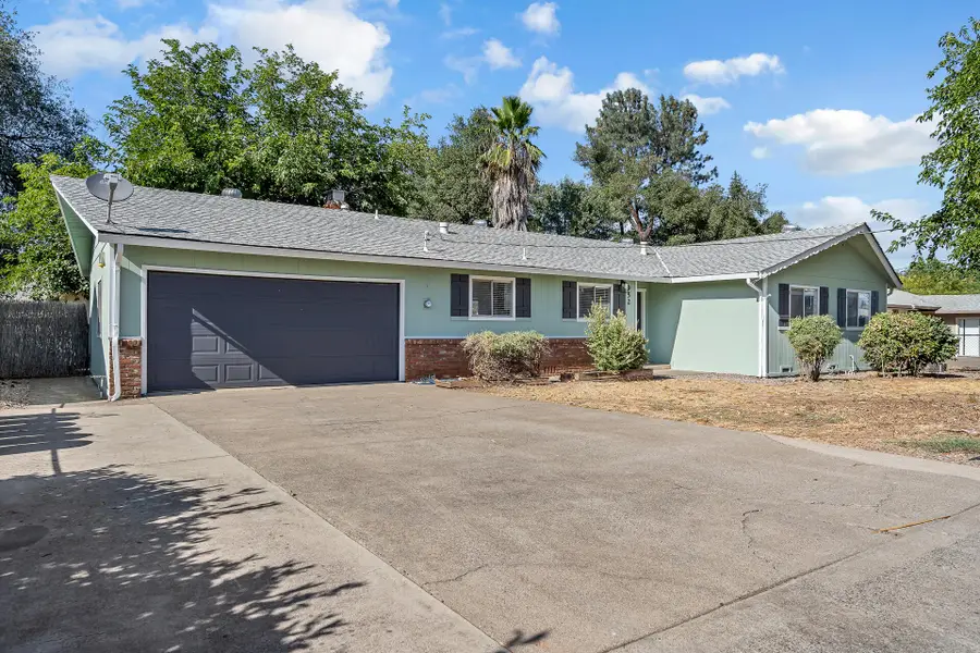952 Camino Court, Redding, CA 96002 - Image #2