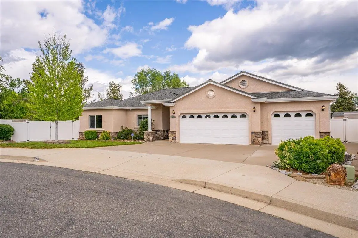 2733 Smith Avenue, Shasta Lake, CA 96019 - Image #1