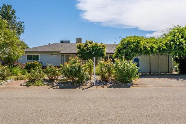 19577 Medo Vale Lane, Redding, CA 96002