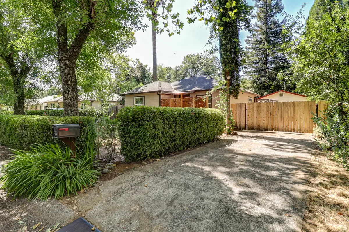 704 Loma Street, Redding, CA 96003 - #1