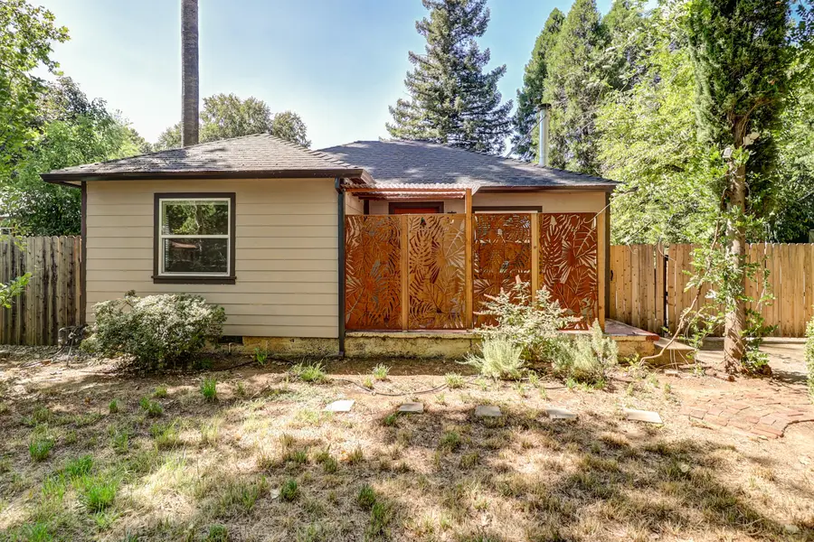 704 Loma Street, Redding, CA 96003 - #2