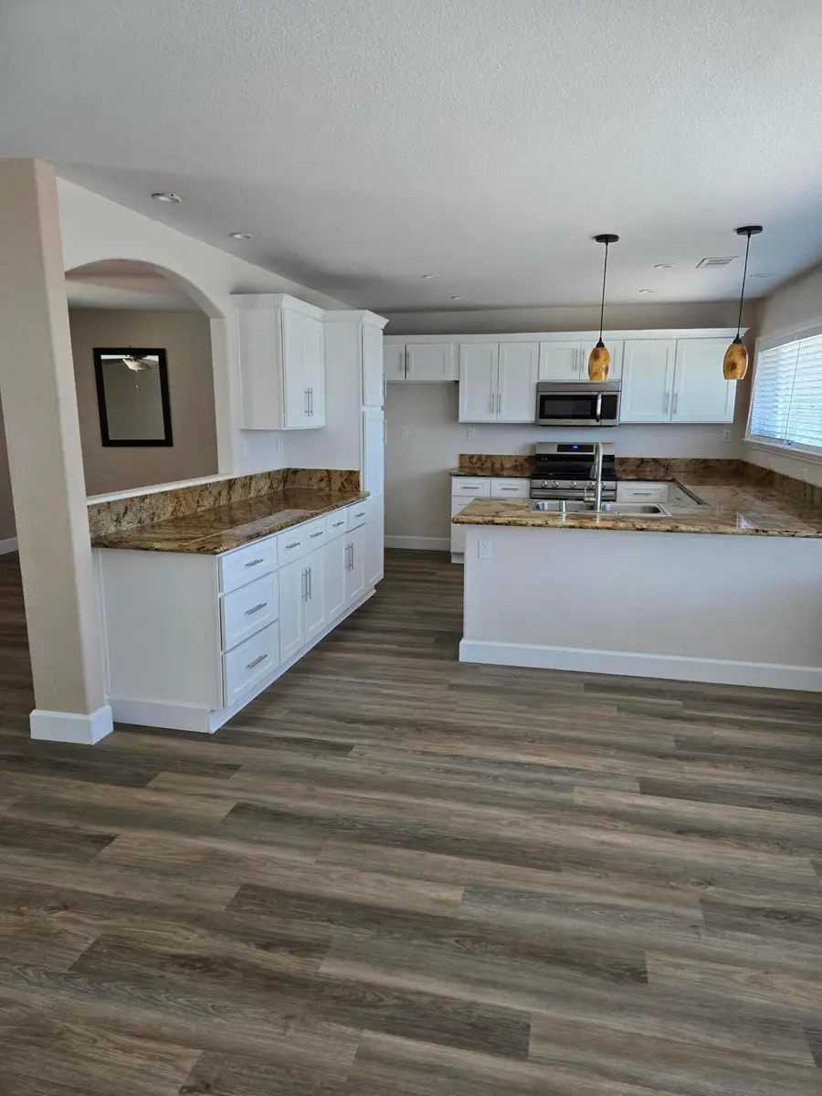 3235 Stratford Avenue, Redding, CA 96001 - #2