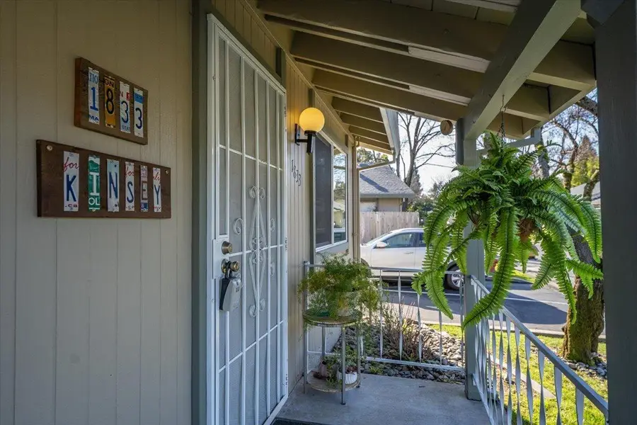 1833 Del Mar Avenue, Redding, CA 96003 - Image #3