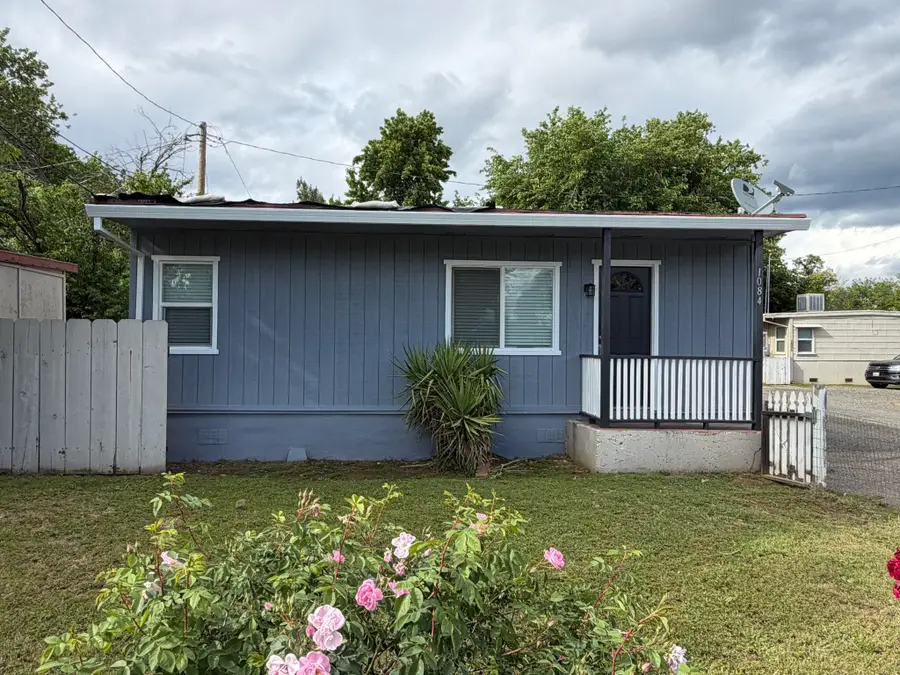 1064 Hawthorne Avenue, Redding, CA 96002 - #2