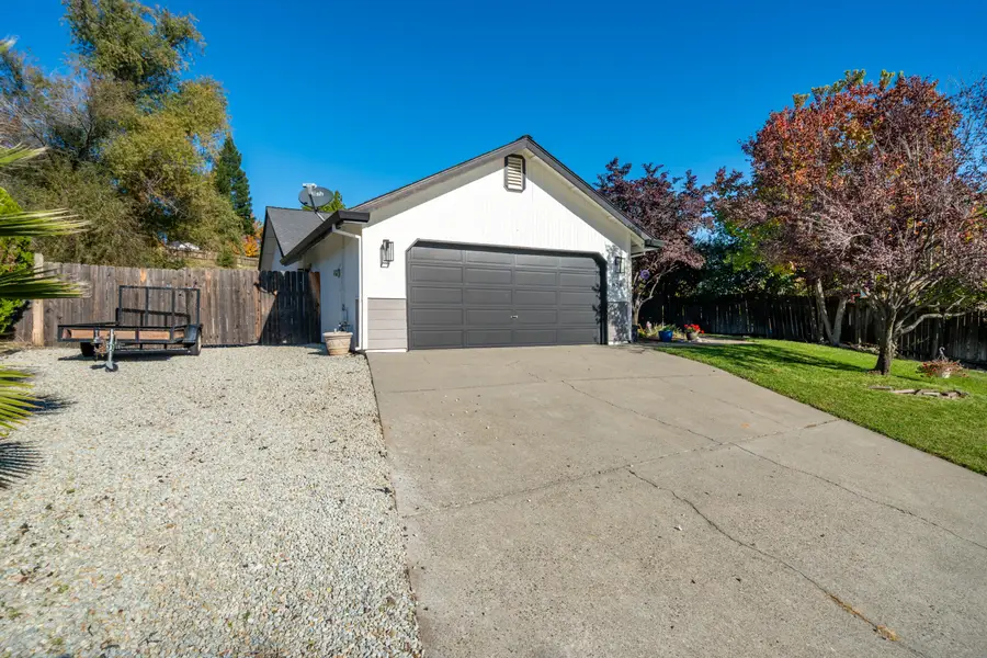 874 Spaniel Drive, Redding, CA 96003 - Image #3