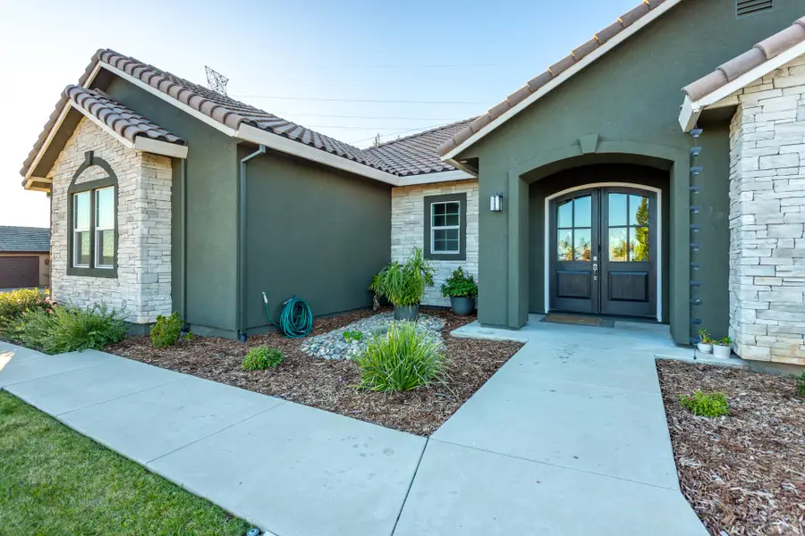 910 Santa Cruz Drive, Redding, CA 96003 - Image #2