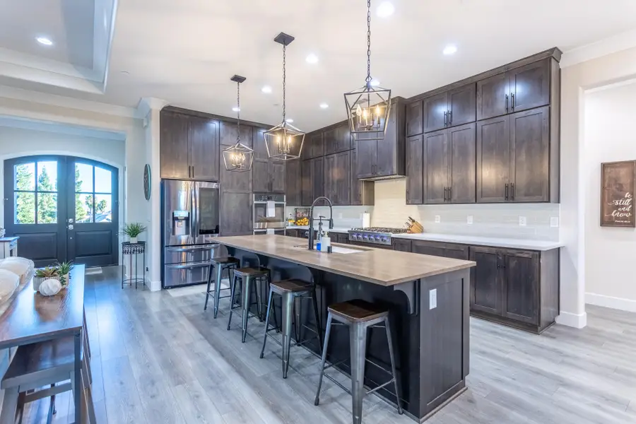 910 Santa Cruz Drive, Redding, CA 96003 - Image #3