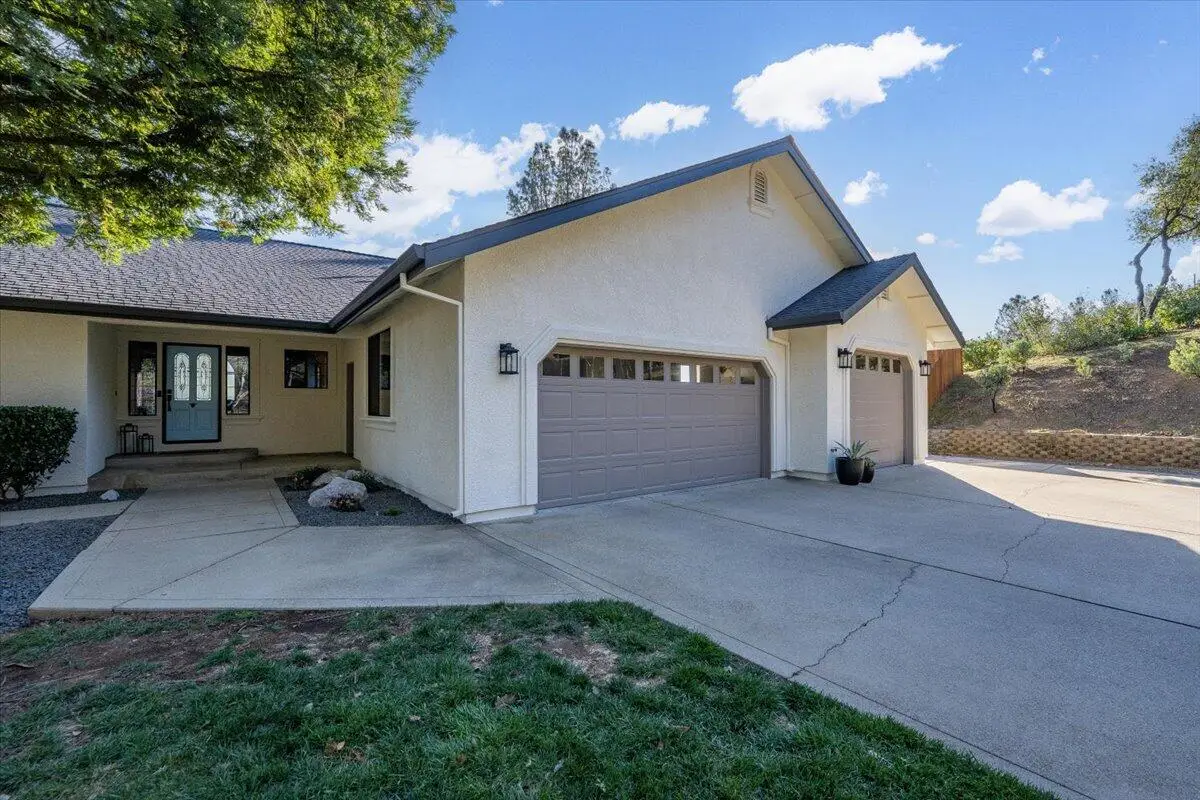 15189 Mountain Shadows Drive, Redding, CA 96001 - Image #1