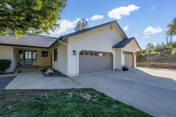 15189 Mountain Shadows Drive, Redding, CA 96001