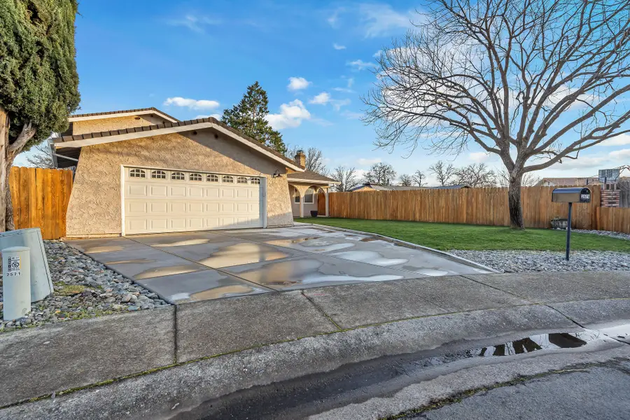 2571 Erin Lane, Redding, CA 96002 - #2