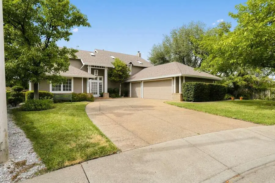 6050 Gleneagles Court, Redding, CA 96003 - #2