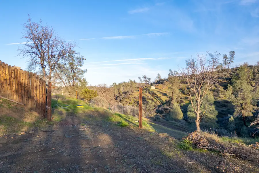215 Tolowa Rd, Igo, CA 96047 - Image #3