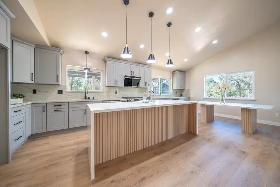 21115 Oak Knoll Road, Redding, CA 96003 - #3