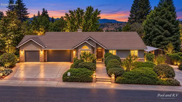 568 River Oaks Drive, Redding, CA 96001
