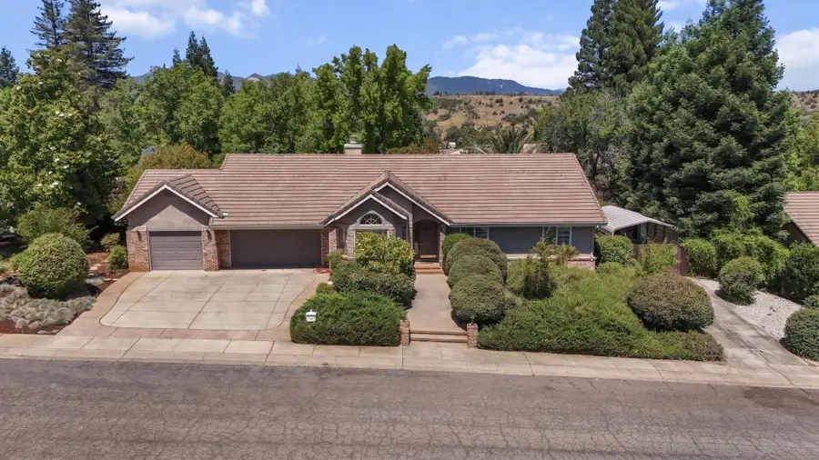 568 River Oaks Drive, Redding, CA 96001 - #2