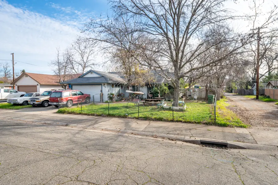 2239 Garden Avenue, Redding, CA 96001 - #3