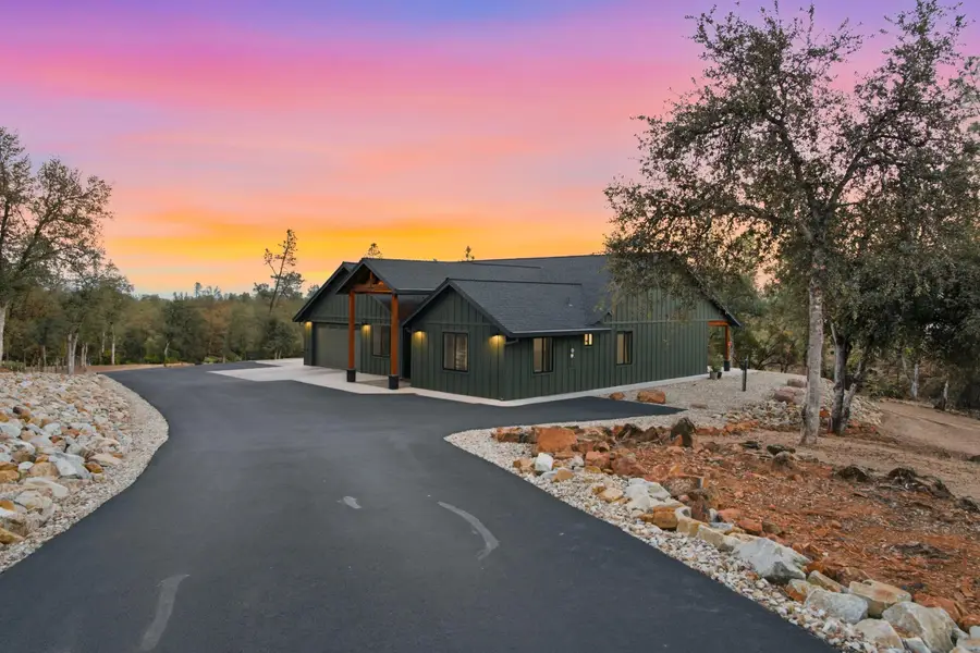 9081 Silver King Road, Redding, CA 96001 - #2