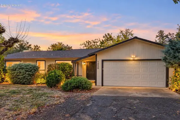 1088 De Moll Drive, Redding, CA 96002