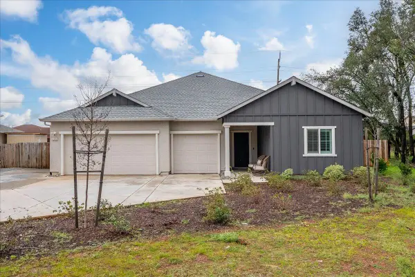 5300 Feathers Avenue, Redding, CA 96002